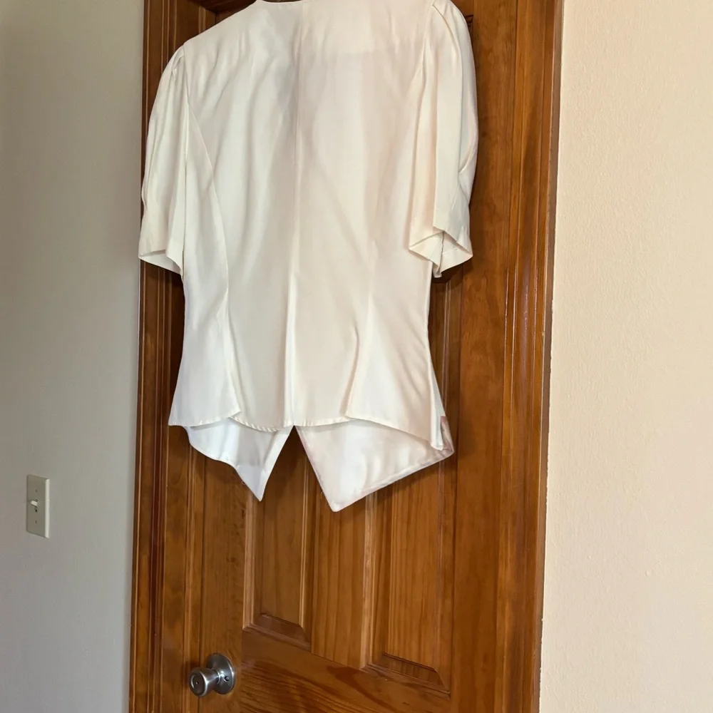 Vintage 90’s shirt with Floral Accents - Picture 14 of 15